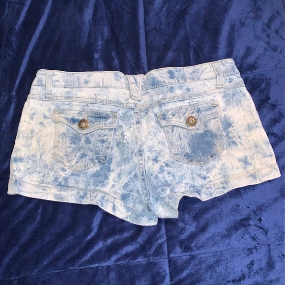 Acid wash Jean shorts - Picture 2 of 4